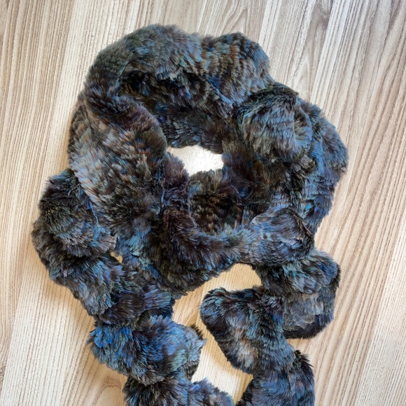 Dino Gaspari of Montreal, real fur scarf with spirals, in brown & blue. - Picture 3 of 8
